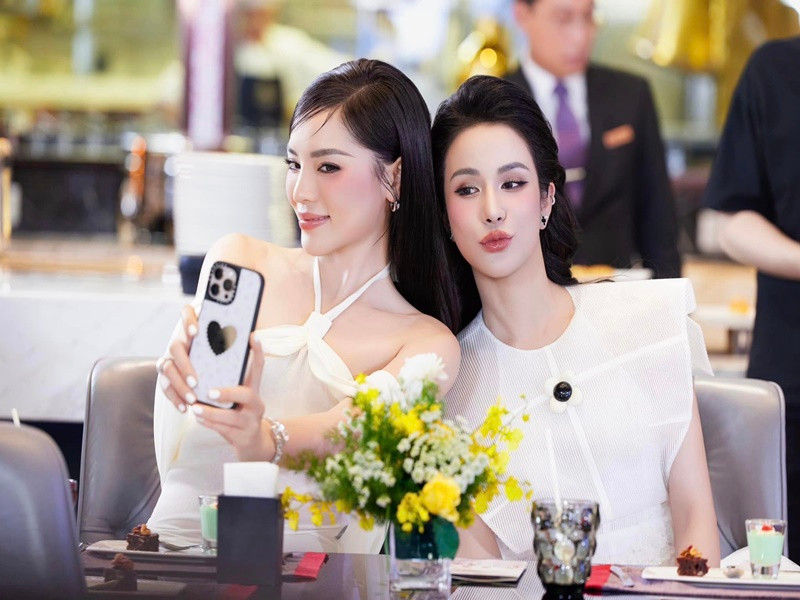 Kỳ Duyên và Diệp Lâm Anh thân thiết nhiều năm qua. Ảnh: FB Diệp Lâm Anh.