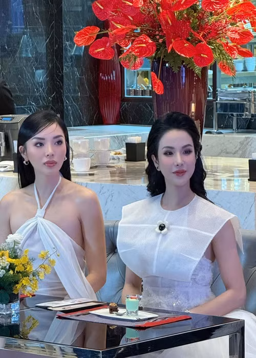 Kỳ Duyên đọ sắc Diệp Lâm Anh tại sự kiện. Ảnh: FB Kỳ Duyên.