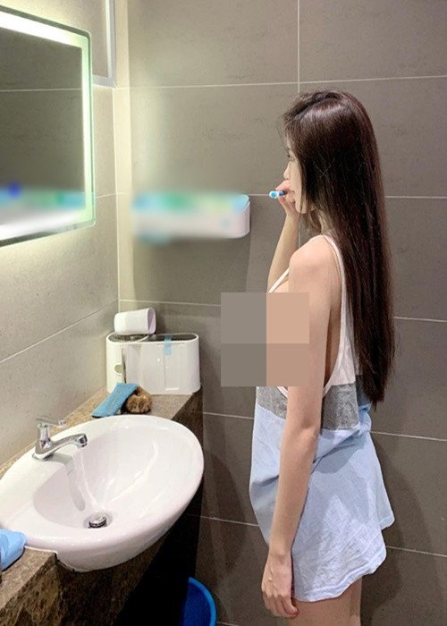 Hannah là hot girl thế hệ mới ở Malaysia. Cô nàng theo đuổi phong cách hở bạo.