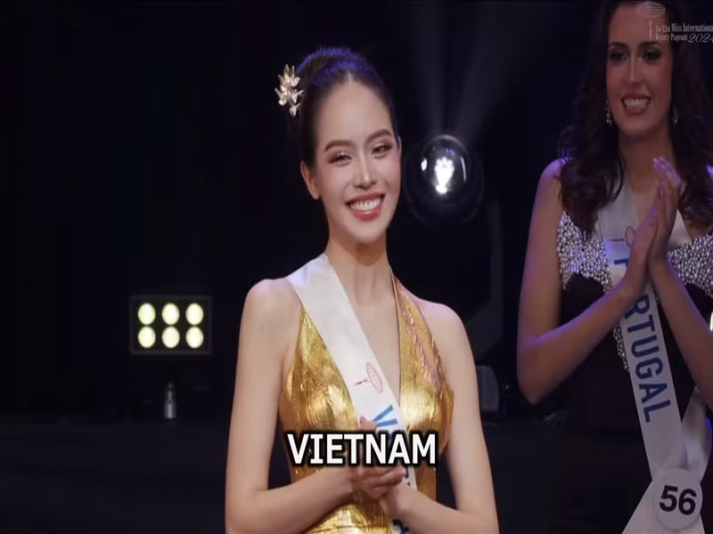 Chiều tối ngày 12/11, Thanh Thủy bước vào chung kết Miss International 2024. Cô lần lượt vào top 20, top 8. Ảnh: Vietnamnet.
