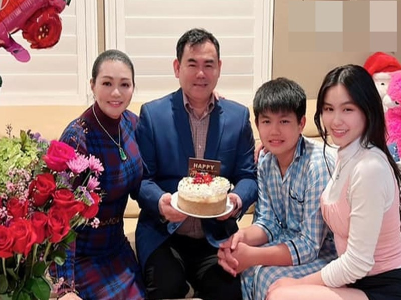 Dịp sinh nhật, gia đình Ngọc Huyền thường có bữa tiệc ấm cúng ngay tại nhà. Ảnh: FB Ngọc Huyền.