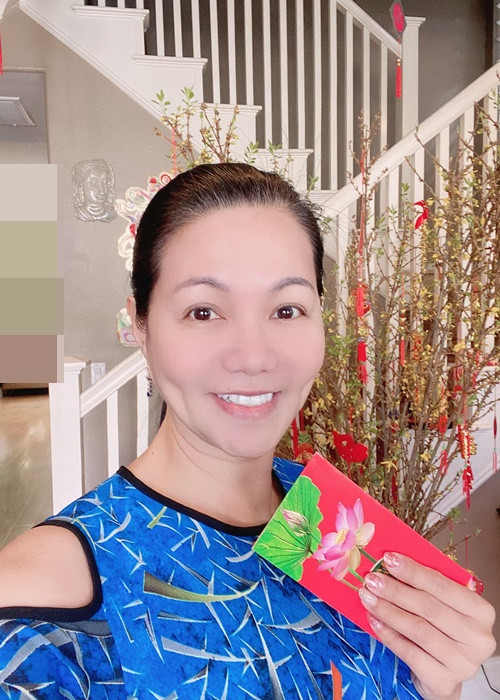 Nữ nghệ sĩ trang trí nhà cửa đậm chất xuân vào dịp Tết Nguyên đán. Ảnh: FB Ngọc Huyền.