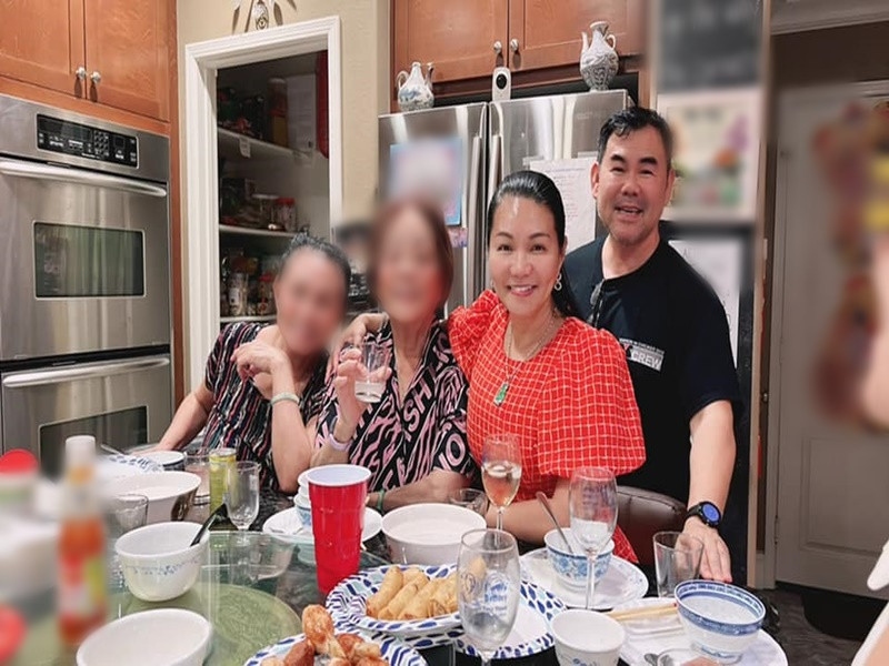 Vợ chồng Ngọc Huyền thường xuyên mở tiệc tại nhà, mời người thân, bạn bè thưởng thức. Ảnh: FB Ngọc Huyền.