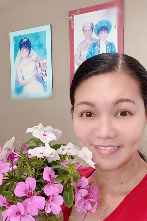 Ngọc Huyền thường cắm hoa tươi hái từ vườn. Ảnh: FB Ngọc Huyền.