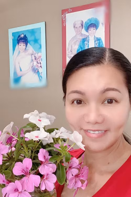 Ngọc Huyền thường cắm hoa tươi hái từ vườn. Ảnh: FB Ngọc Huyền.