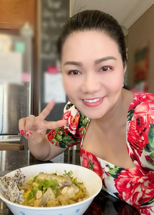 Ngọc Huyền chăm đăng tải hình ảnh nấu ăn. Cô thường chọn món Việt khi nấu ăn cho gia đình. Ngọc Huyền chia sẻ, cô học nấu nướng từ mẹ ruột. Ảnh: FB Ngọc Huyền.