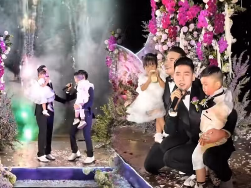 Hà Trí Quang và Thanh Đoàn đưa cặp song sinh lên sân khấu đám cưới. Ảnh: Người Đưa Tin.