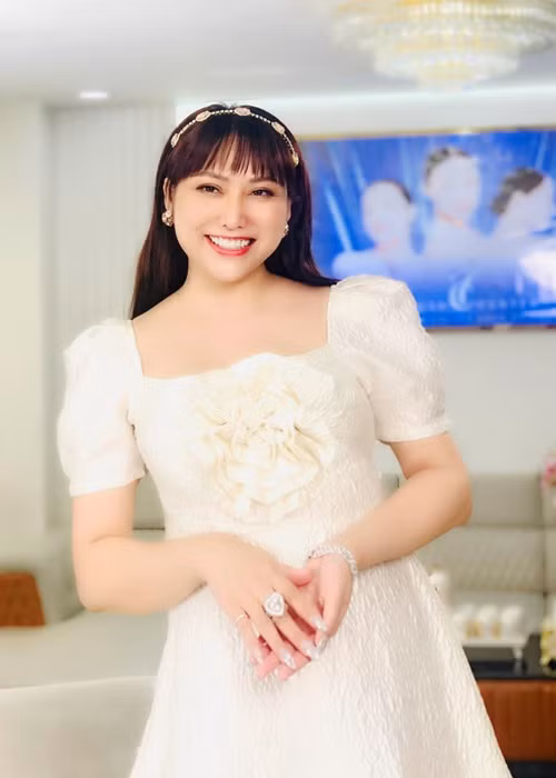 Sau khi làm mẹ đơn thân, Phi Thanh Vân được rất nhiều người theo đuổi. Ảnh: FB Phi Thanh Vân.