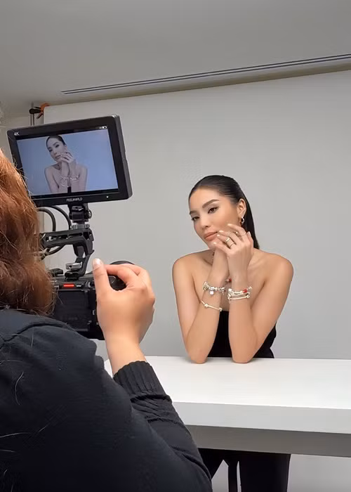 Kỳ Duyên giữ được năng lượng dù lịch trình hoạt động dày đặc. Ảnh: FB Kỳ Duyên.