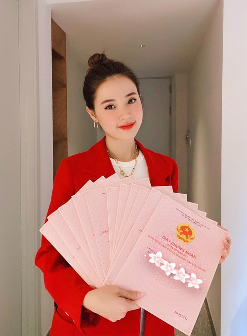 Ngoài giảng dạy, Midu còn kinh doanh, tham gia sự kiện giải trí, đóng phim. Hiện tại, cô được xem là phú bà bởi khối tài sản “khủng” từ loạt bất động sản, xe hơi đến đồ hiệu. Ảnh: FB Midu.