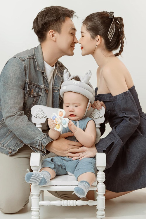 Ngân Anh kết hôn với Phan Tô Ny vào năm 2022. Cô sinh con trai đầu lòng năm 2023. Ảnh: FB Ngân Anh.