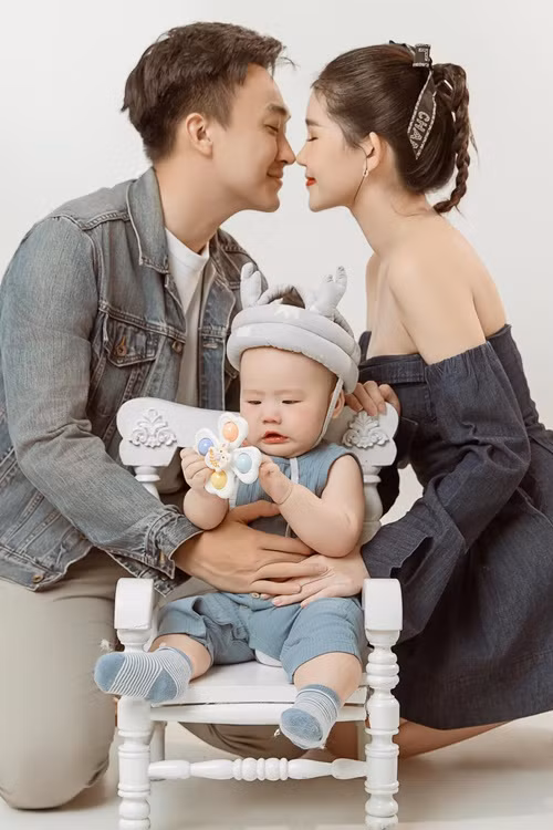 Ngân Anh kết hôn với Phan Tô Ny vào năm 2022. Cô sinh con trai đầu lòng năm 2023. Ảnh: FB Ngân Anh.