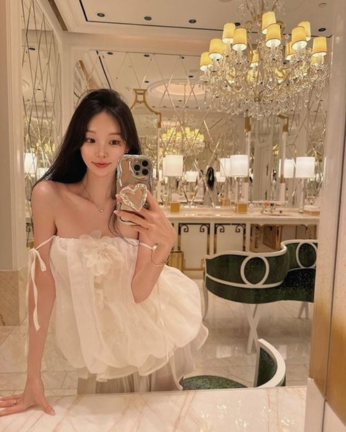 Trang cá nhân Instagram của cô nàng hiện tại có hơn 200.000 người theo dõi.