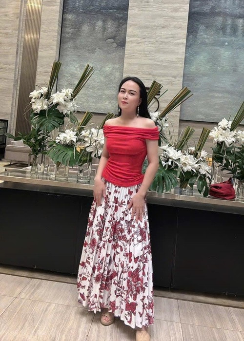 "Phú bà" kín tiếng về chuyện tình cảm trong 3 năm qua. Ảnh: FB Phượng Chanel.