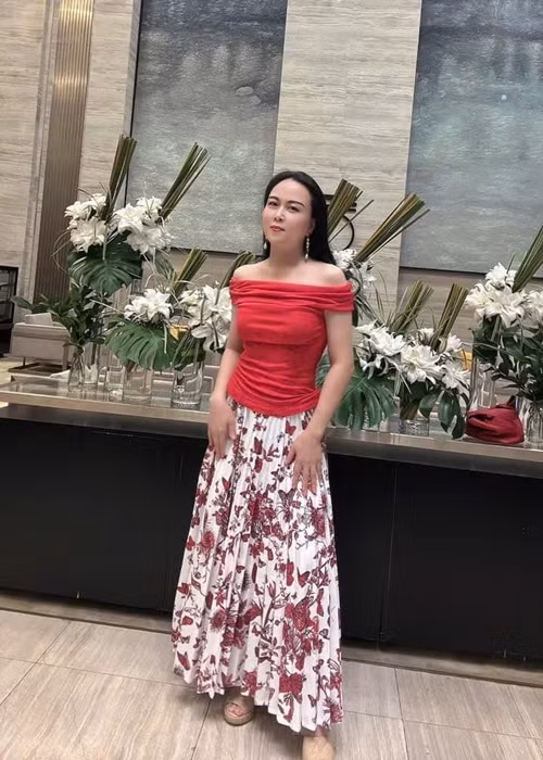 "Phú bà" kín tiếng về chuyện tình cảm trong 3 năm qua. Ảnh: FB Phượng Chanel.