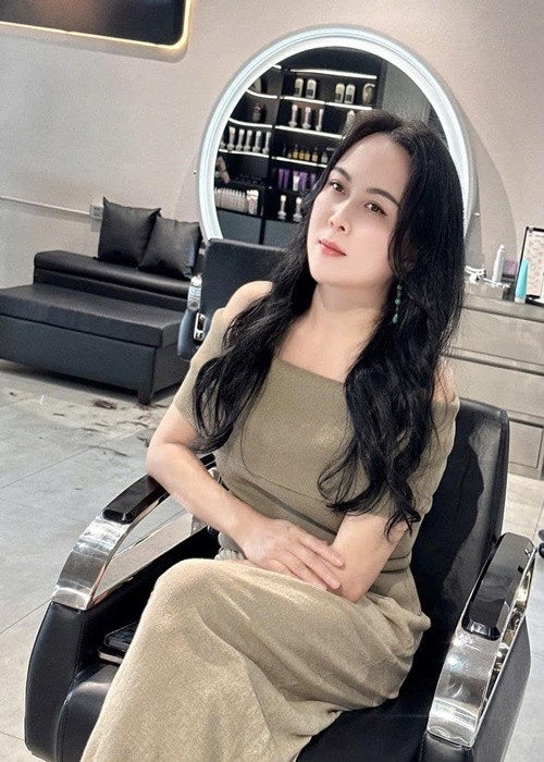 Phượng Chanel khoe làn da căng bóng, mịn màng. Ảnh: FB Phượng Chanel.