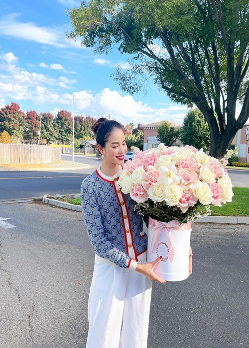 Ở Mỹ, người đẹp gốc Hải Phòng từng theo đuổi công việc người mẫu. Ngoài ra, cô còn kinh doanh mỹ phẩm, mở cửa hàng hoa tươi. Ảnh: Instagram Phạm Hương.