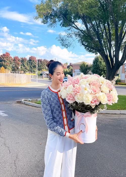 Ở Mỹ, người đẹp gốc Hải Phòng từng theo đuổi công việc người mẫu. Ngoài ra, cô còn kinh doanh mỹ phẩm, mở cửa hàng hoa tươi. Ảnh: Instagram Phạm Hương.