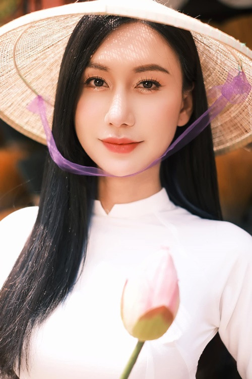 "Em mong nhận được sự ủng hộ của mọi người ạ. Quá khứ em có nói không tham gia nhưng giờ em “lật mặt” xíu vì giờ em đã tự tin hơn rồi", nữ ca sĩ chia sẻ.