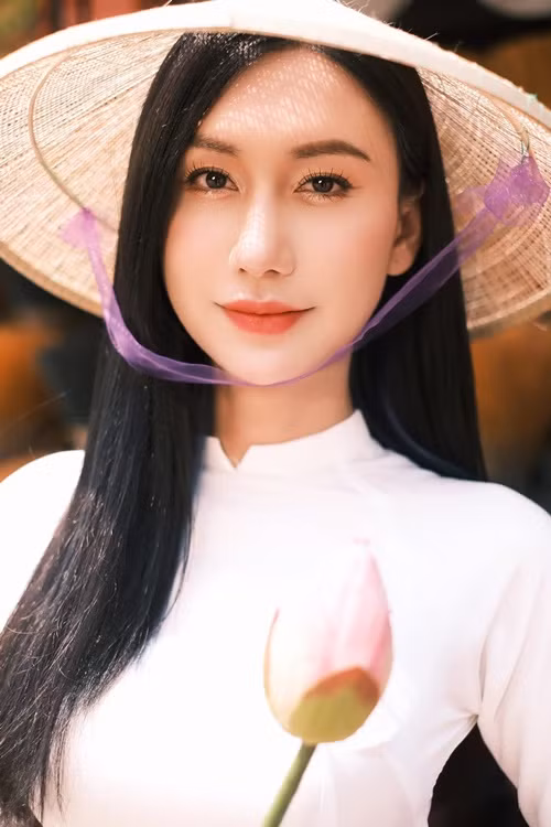 "Em mong nhận được sự ủng hộ của mọi người ạ. Quá khứ em có nói không tham gia nhưng giờ em “lật mặt” xíu vì giờ em đã tự tin hơn rồi", nữ ca sĩ chia sẻ.