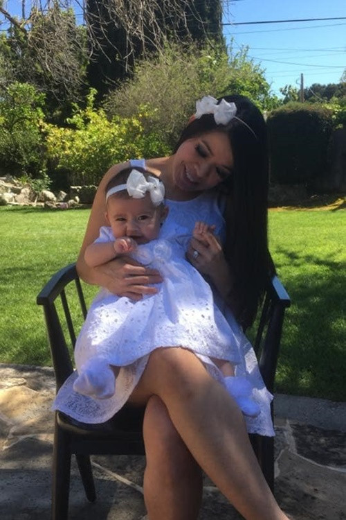 Nữ ca sĩ đăng tải hình ảnh ái nữ lai Tây ngày còn nhỏ. Ảnh: FB Bích Tuyền.