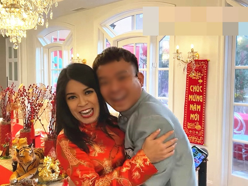 Bích Tuyền mời bạn bè, các nghệ sĩ đến dự tiệc. Ảnh: Vietnamnet.