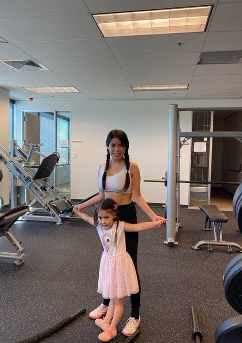 Bích Tuyền tập luyện trong phòng tập gym ở biệt thự. Có thời gian, vợ chồng nữ ca sĩ tập luyện 4-5 buổi mỗi tuần. Ảnh: FB Bích Tuyền.