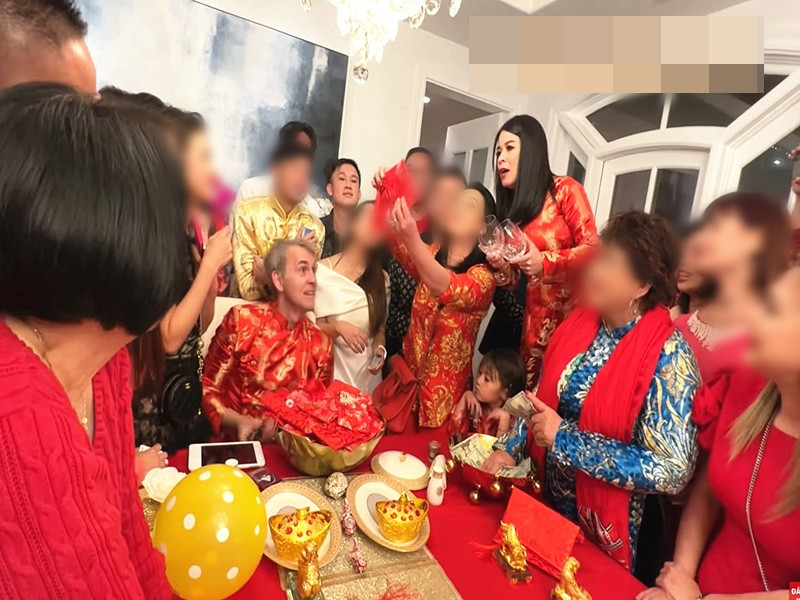 Vợ chồng Bích Tuyền tổ chức tiệc mừng năm mới dịp Tết Nguyên đán 2024. Ảnh: Vietnamnet.