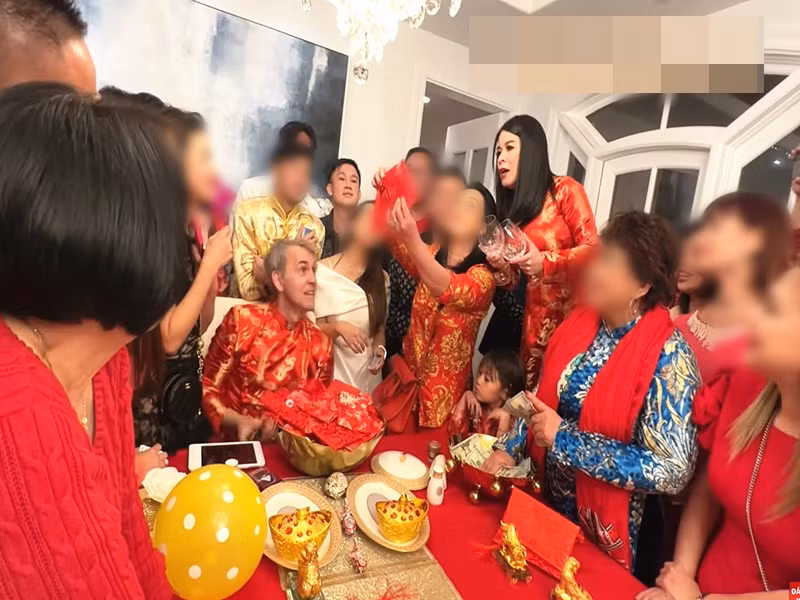 Vợ chồng Bích Tuyền tổ chức tiệc mừng năm mới dịp Tết Nguyên đán 2024. Ảnh: Vietnamnet.