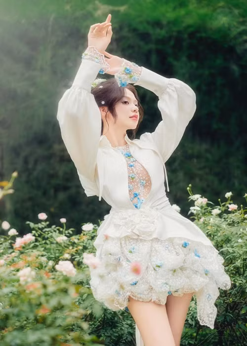 Nàng hậu còn từng đạt giải Nhì cuộc thi chọn học sinh giỏi môn Ngữ văn cấp thành phố (Đà Nẵng) năm 2016, giành Huy chương Bạc nội dung thi Thời trang trẻ Hội hoa xuân TP Đà Nẵng năm 2019. Ảnh: FB Thanh Thủy.