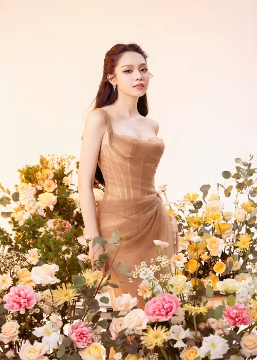 Nhan sắc của Thanh Thủy đã qua "dao kéo". Cô nâng vòng một và sửa mũi vào năm 2023. Ảnh: FB Thanh Thủy.