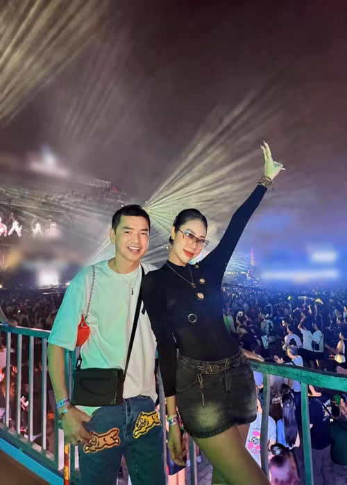 Quang Minh và bạn gái mới hẹn hò hơn 1 năm qua.