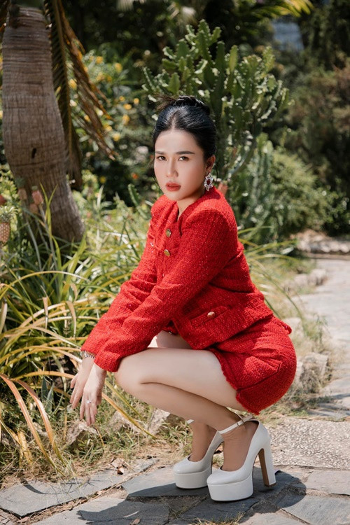 Sau khi kết hôn với Tiêu Quang, Ngọc Bích thử sức ca hát, học làm DJ, diễn xuất.