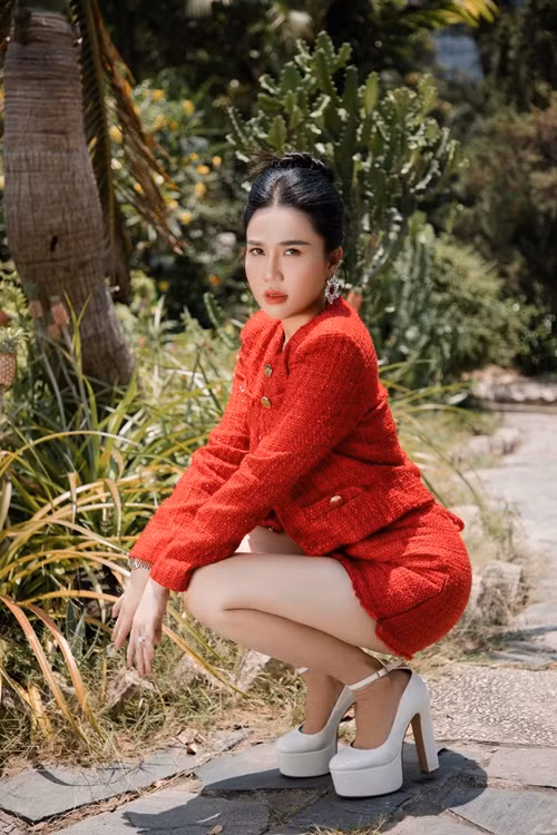 Sau khi kết hôn với Tiêu Quang, Ngọc Bích thử sức ca hát, học làm DJ, diễn xuất.