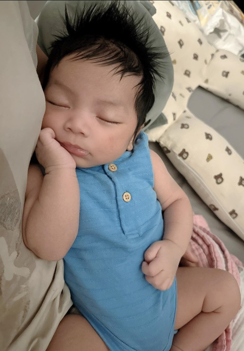 Quỳnh Thư gia nhập hội bà mẹ bỉm sữa nghiện con.