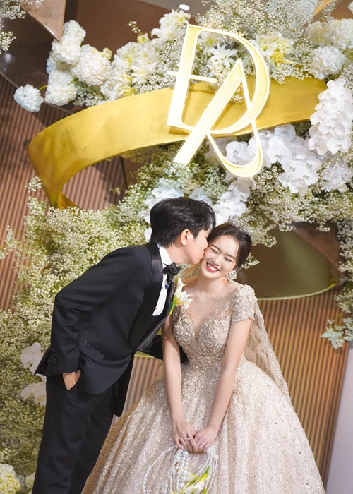 Bạn thân Trấn Thành lấy vợ kém 12 tuổi. Anh Đức cho biết, anh nhiều lần bị Quỳnh Anh từ chối hẹn hò. Ảnh: FB Anh Đức.