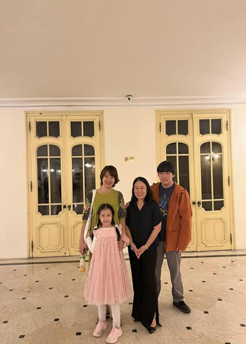 Năm 2023, lần đầu tiên Tạ Bích Loan đăng tải hình ảnh con trai Khuất Minh Hoàng. Ảnh: Người Đưa Tin.