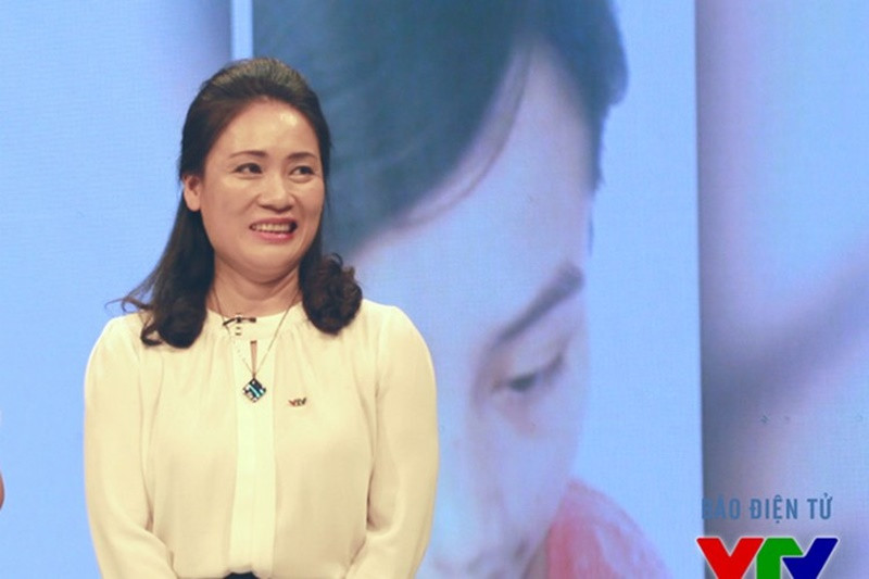 Nhà báo Tạ Bích Loan được xem là một trong những người dẫn chương trình, biên tập viên truyền hình nổi tiếng. Cô ghi dấu ấn trong lòng khán giả bởi khả năng ứng biến, sự uyên bác, cá tính. Ảnh: VTV.