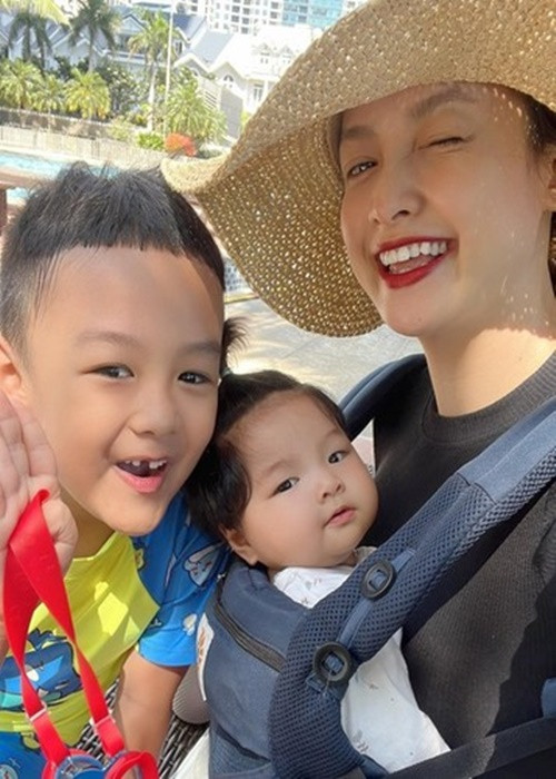 Lê Bê La có cuộc sống bình yên bên chồng con.