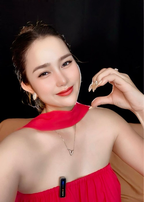 Huỳnh Như xinh đẹp, giỏi giang, khéo vun vén gia đình, chả trách Khánh Đơn si mê.