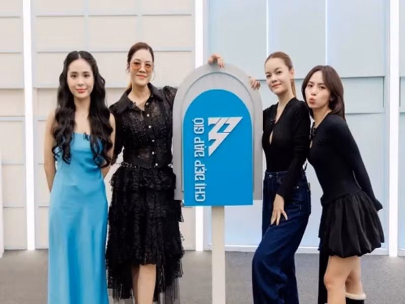 Thu Phương quyết tâm mời Kiều Anh về đội: “Chị rất hiểu giọng hát, khả năng đặc biệt của em. Chị cũng biết quá trình nhiều năm nay em đã tích lũy được gì. Nên chị rất muốn chúng ta có thể lại tiếp tục làm việc chung”. Phía Kiều Anh lập tức đồng ý về đội của Thu Phương. Ảnh: VTV.