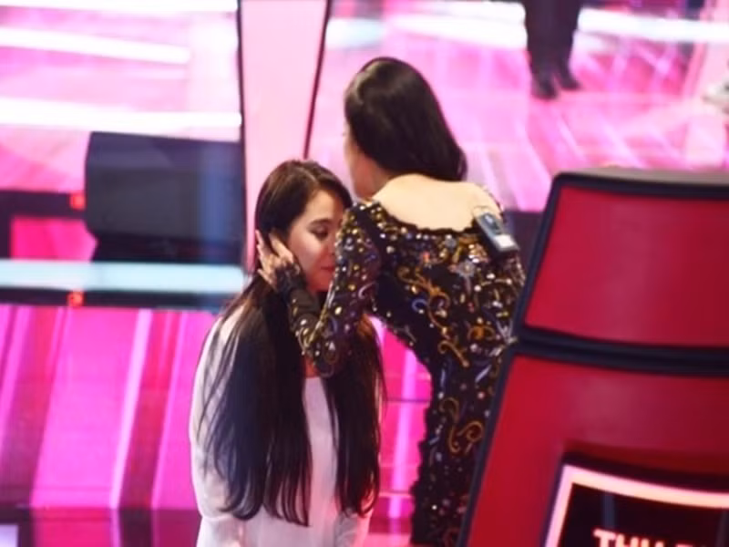 Trong đêm thi bán kết Giọng hát Việt 2015, Thu Phương dành trọn 100 điểm cho Hoàng Dũng còn Kiều Anh được 0 điểm. Ảnh: Đời Sống Pháp Luật.