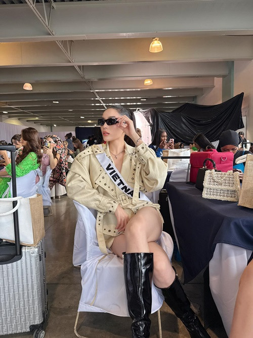 Nàng hậu sử dụng trang phục đơn sắc trong ngày thứ 5 tham gia cuộc thi. Ảnh: FB Kỳ Duyên.