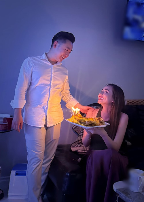 Thanh Duy thường hay mua quà tặng Diễm Hương.