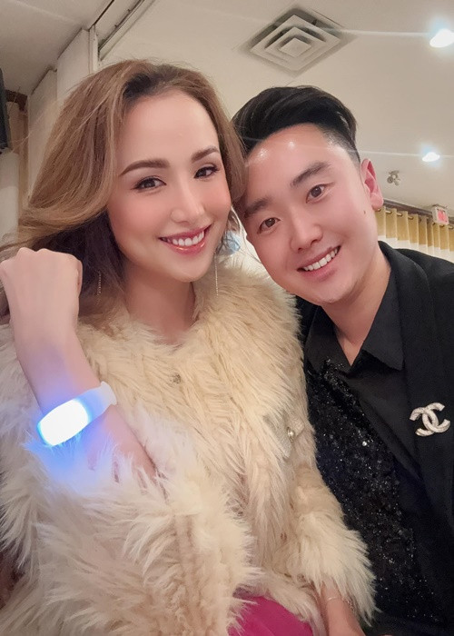 "Em không cần chồng em được mọi người đánh giá mạnh hay đẹp. Em tự thấy chồng em đáp ứng được tiêu chuẩn “làm chồng của em“ là ổn. Em chấm chồng em nam vương, em trao vương miện và trao cả nhiệm vụ là cống hiến cho em và gia đình”, Diễm Hương đáp trả khi chồng bị antifan soi mói.