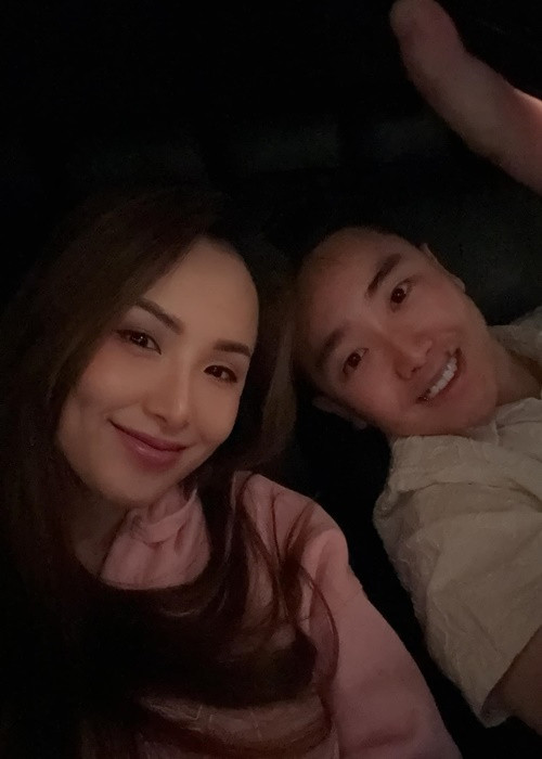 Diễm Hương và Thanh Duy thường xuyên đi xem phim tối để hâm nóng tình cảm.