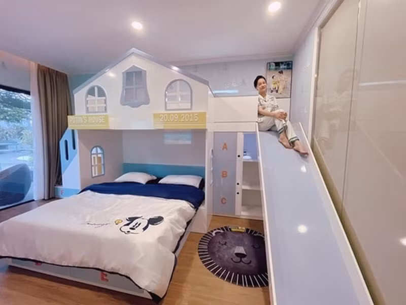 Năm 2021, nữ diễn viên phim Tiếng sét trong mưa mua căn hộ kế bên căn nhà của mình, cải tạo lại thành một căn phòng dành cho con trai. Nhật Kim Anh cho biết, cô rất mong muốn con trai sẽ sống trong căn phòng này. Tuy nhiên, nữ diễn viên để mọi thứ tùy duyên. Ảnh: FB Nhật Kim Anh.