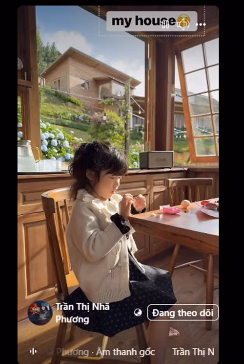 Trên trang cá nhân, diễn viên Nhã Phương chia sẻ khoảnh khắc con gái Destiny chơi đùa trong villa 110 m2 ở Đà Lạt. Ảnh: FB Nhã Phương.