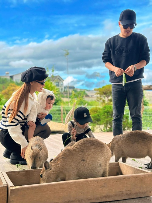 Nhã Phương có nhiều nguồn thu nhập. Ngoài hoạt động nghệ thuật, nữ diễn viên phim Tuổi thanh xuân còn kinh doanh nhà hàng cùng chồng. Ảnh: FB Nhã Phương.