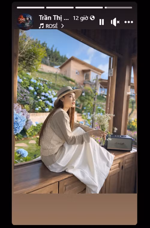 Căn villa của Nhã Phương - Trường Giang ở Đà Lạt đẹp thơ mộng bởi cặp đôi trồng nhiều hoa. Ảnh: FB Nhã Phương.